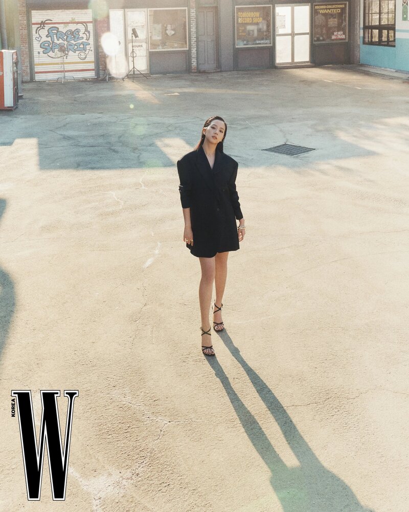 Jisoo for W Korea April 2024 Issue documents 4