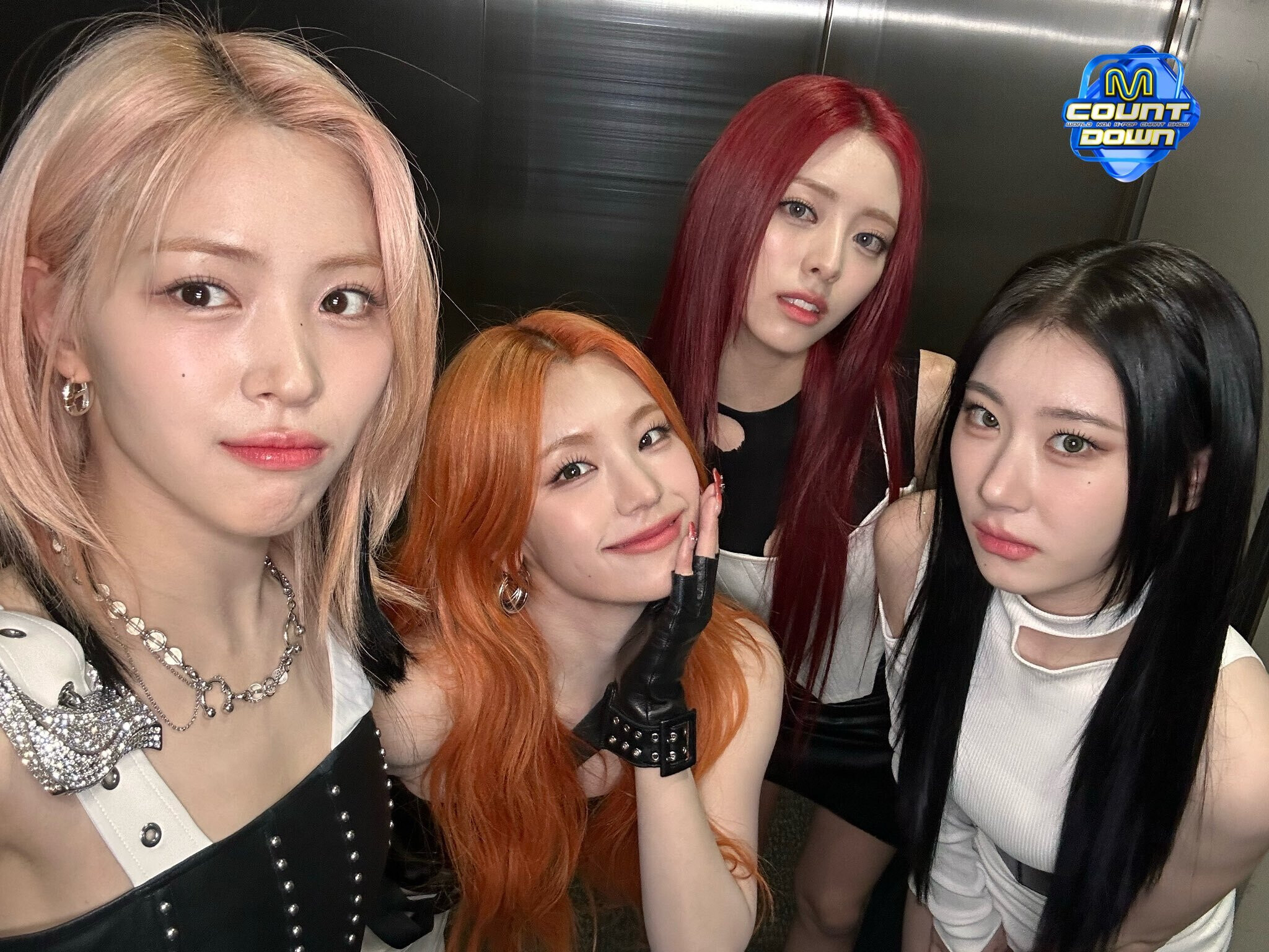 240118 - M COUNTDOWN Twitter Update with ITZY | kpopping