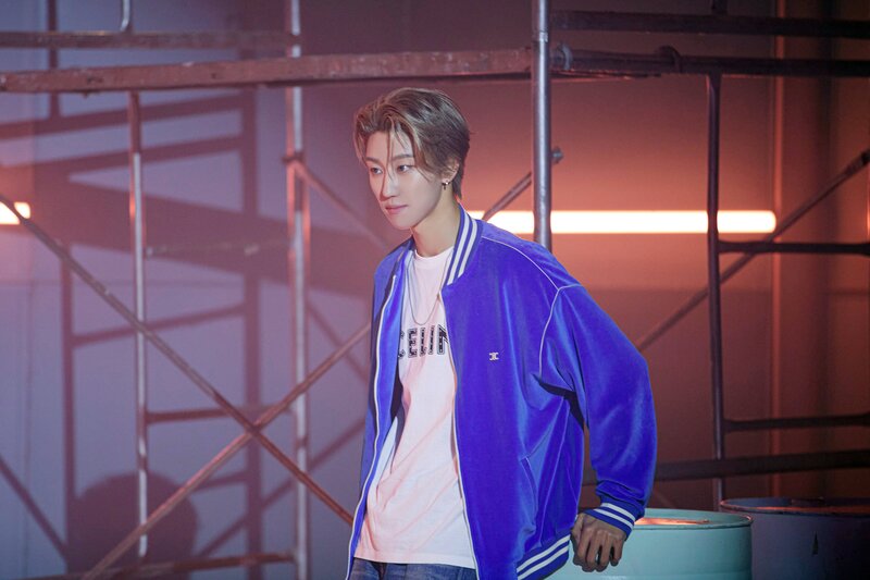 210429 THE 8 - ‘Side By Side’ MV Behind Sketch | Weverse documents 1