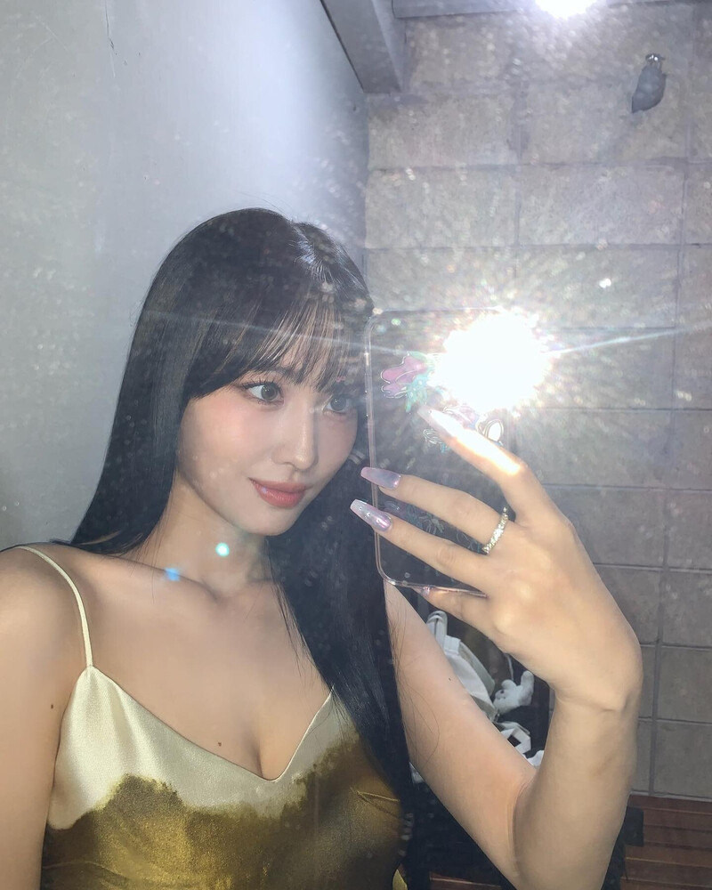 230204 TWICE Momo Instagram Update documents 2