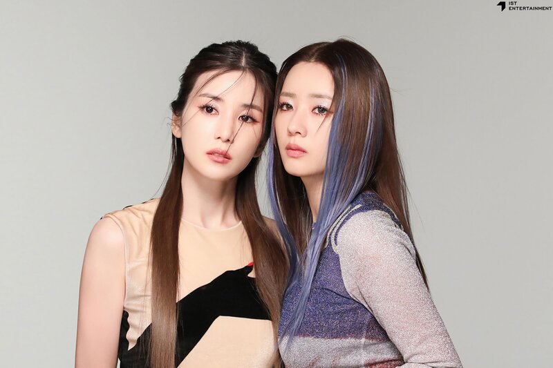 230329 IST Naver Post - Apink Chorong & Bomi - Y Magazine Photoshoot Behind documents 1