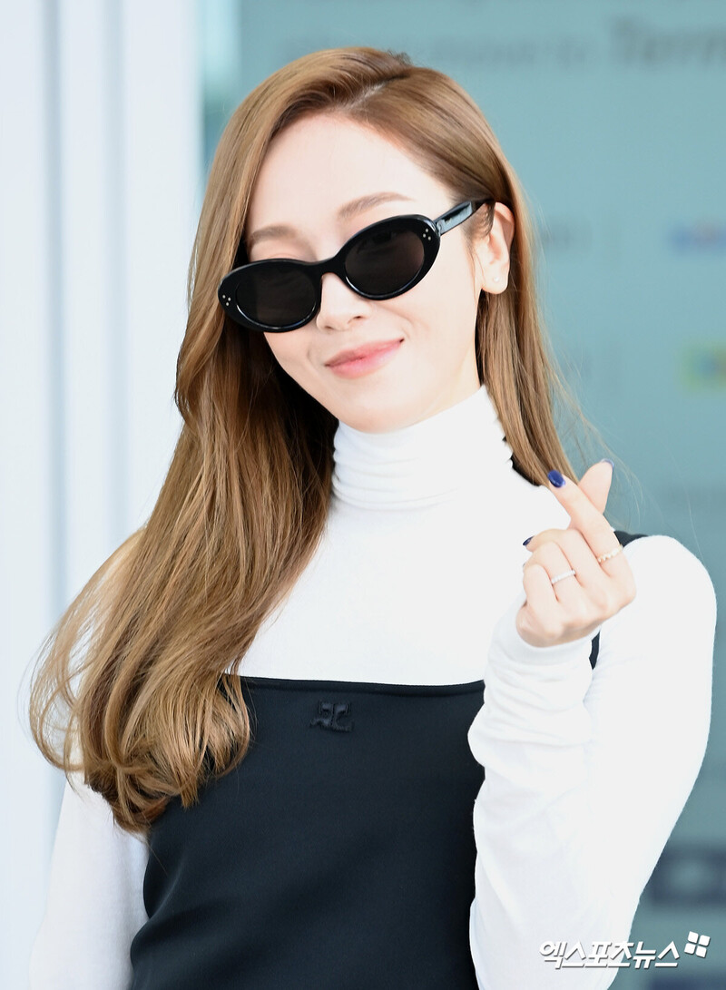 231001 Jessica at Incheon International Airport documents 5