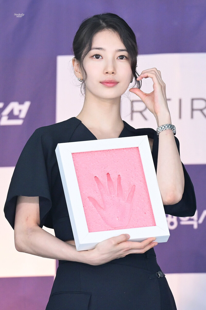 240625 Suzy - 25th Blue Dragon Series Awards Handprinting Event documents 7