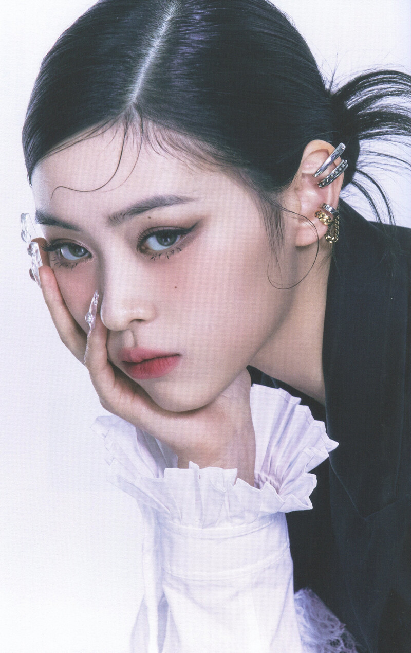 ITZY 'CHECKMATE' Album Scans (Ryujin ver.) documents 17