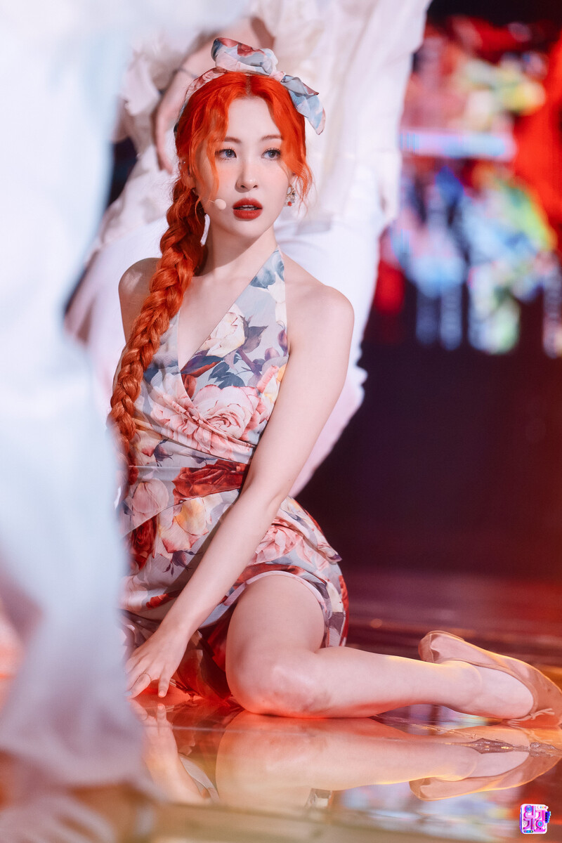 220710 Sunmi - Heart Burn at SBS Inkigayo documents 5