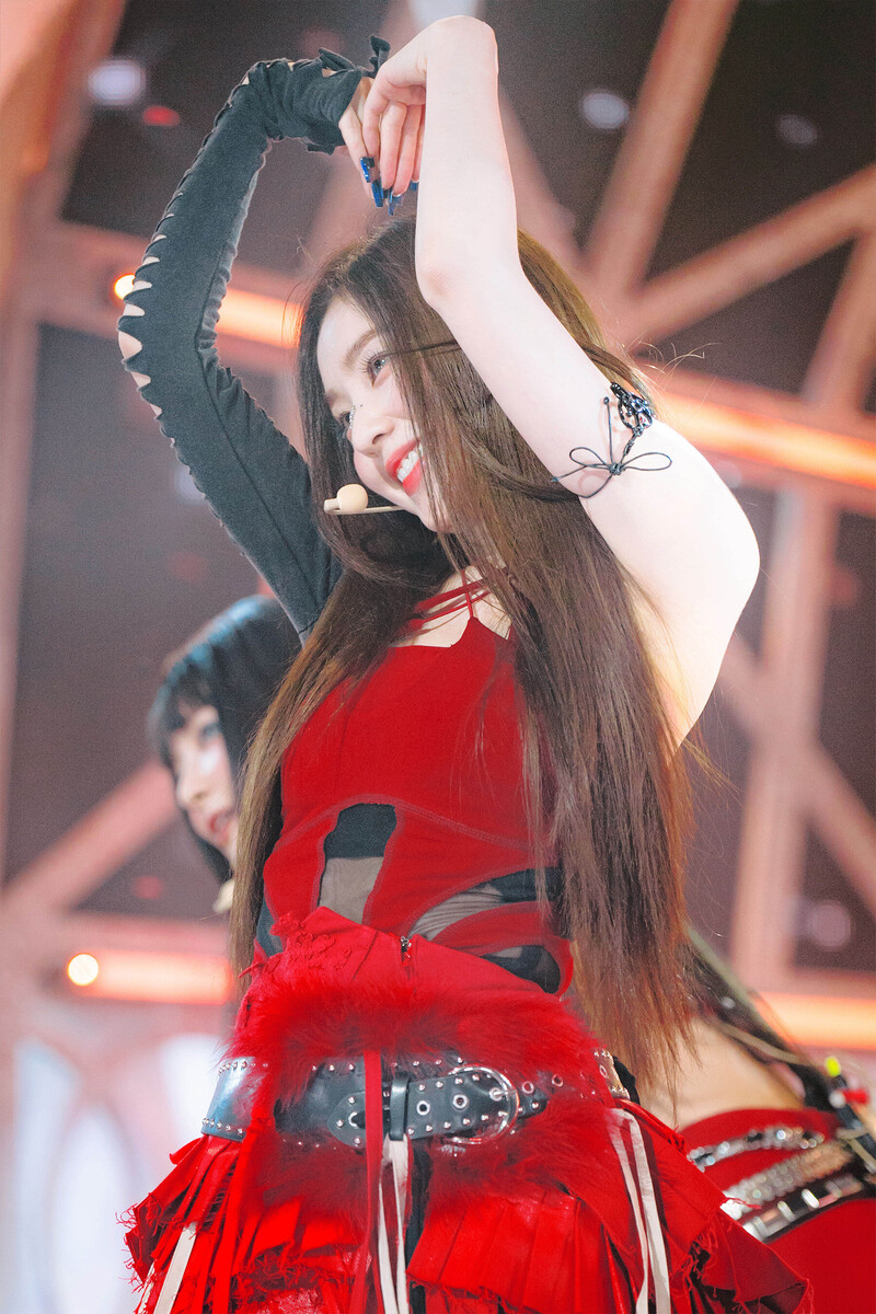 240630 Red Velvet Irene - 'Cosmic' at Inkigayo documents 9