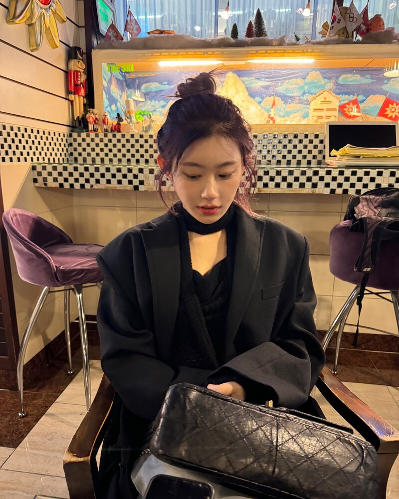 241224 - CHAERYEONG Instagram Update documents 2