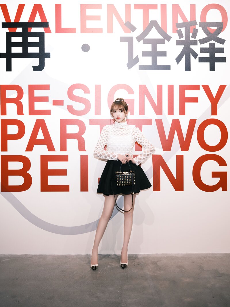 211016 Cheng Xiao Weibo Studio Update - Valentino Brand Event documents 4