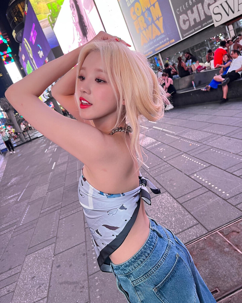 220807 (G)I-DLE Yuqi Instagram Update with Miyeon documents 13