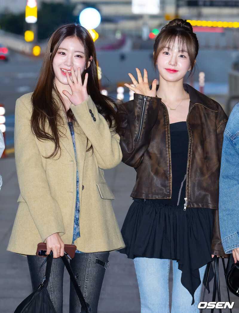 241109 WOOAH Nana & Wooyeon - at Gimpo International Airport documents 1