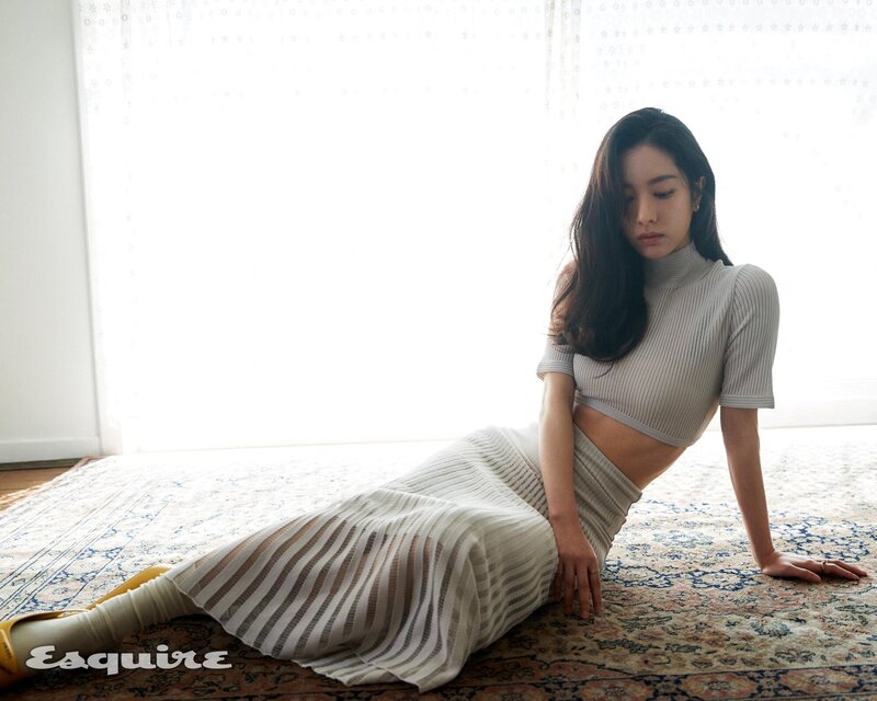 WJSN Bona for Esquire Magazine April 2022 Issue documents 1