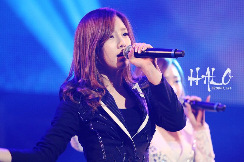 121021 Girls' Generation Taeyeon at GS& Concert documents 2