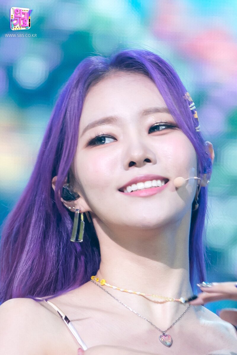 210822 Weeekly - 'Holiday Party' at Inkigayo documents 3