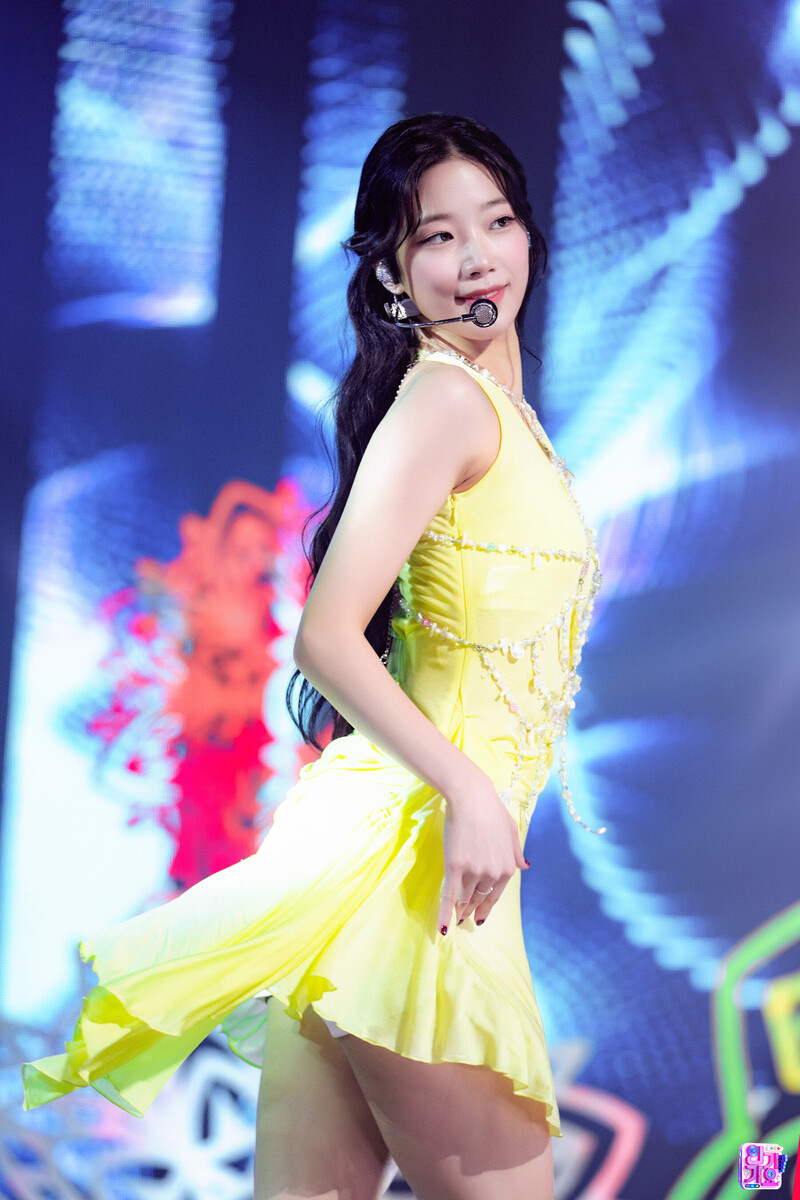 240303 LE SSERAFIM Kazuha - 'Smart' at Inkigayo documents 1