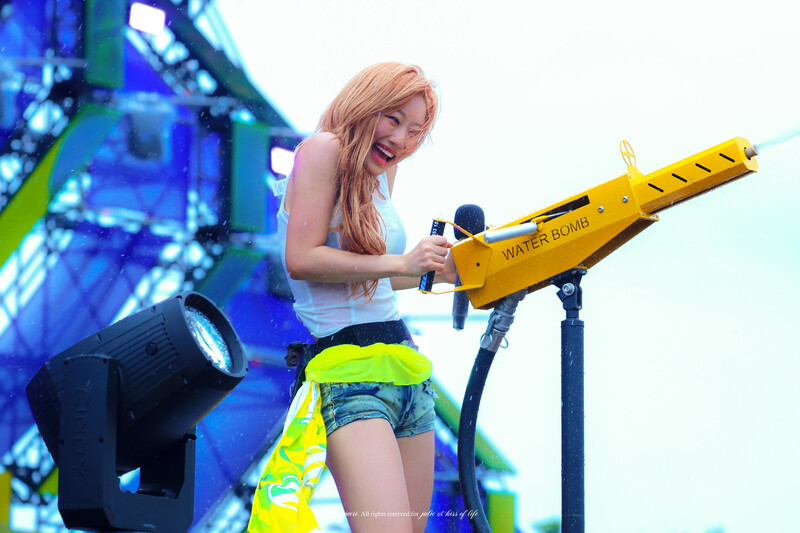 240706 KISS OF LIFE Julie at 2024 Waterbomb Seoul Festival - Day 2 documents 3