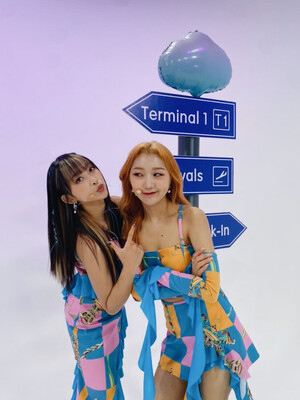 221129 SECRET NUMBER Weverse Update - Dita & Minji