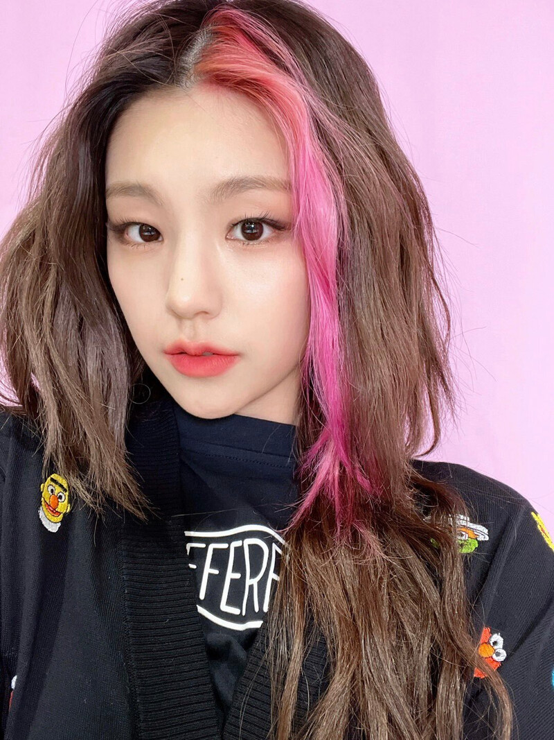 211027 ITZY Twitter Update documents 1