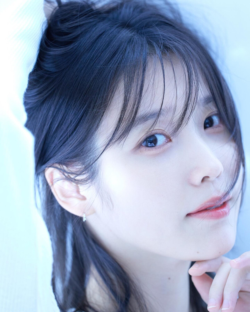 230427 IU Instagram Update documents 9