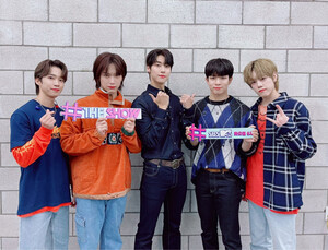 221025 The Show Twitter Update with N.Flying