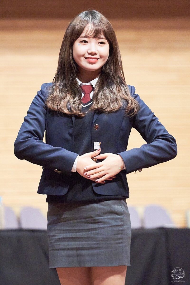 180519 Weki Meki Yoojung at 'Lucky' Gangbyeon Fansign documents 4