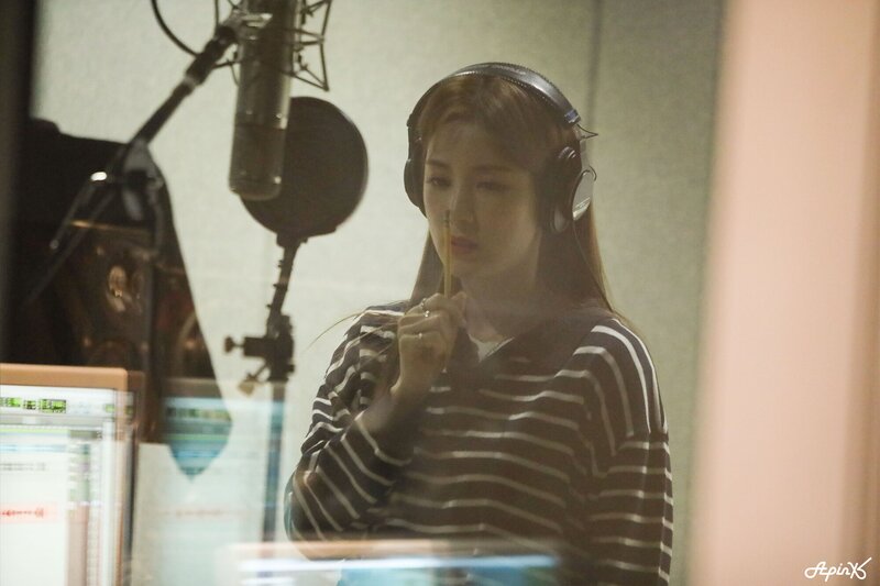 220420 IST Naver post - APINK 'I want you to be happy' recording behind documents 24