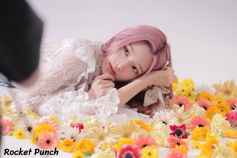 220628 Woollim Naver - Rocket Punch - 'Fiore' Jacket Shoot documents 19
