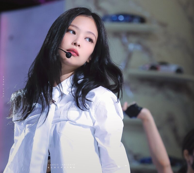 220925 BLACKPINK Jennie - 'Shut Down' at Inkigayo documents 1