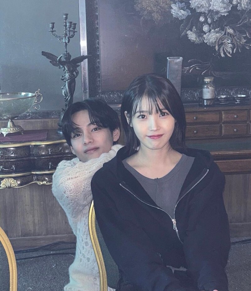 240125 IU INSTAGRAM UPDATE WITH V documents 2