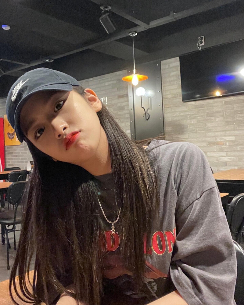 210919 Yujin Instagram Update documents 2