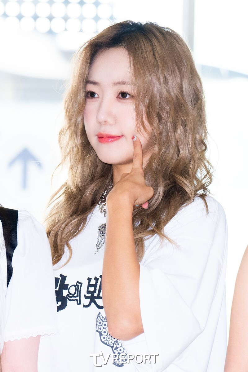 240730 Apink NAMJOO at Gimpo International Airport leaving for 'UTO FEST 2024 in Yokohama' documents 14