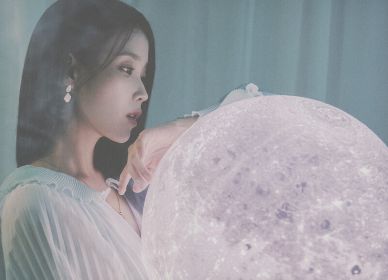 IU 2023 Season's Greetings (Scans) documents 6