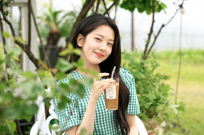 240702 Starship Entertainment Naver Update with Yujin - 'Maxim Supreme Gold' Advertisement Behind the Scenes documents 11