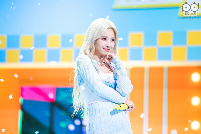 210711 (G)I-DLE Soyeon 'BEAM BEAM' at Inkigayo documents 14