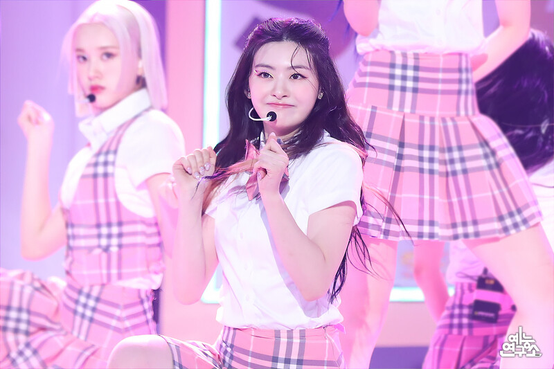 210911 STAYC 'STEREOTYPE' at Music Core documents 9