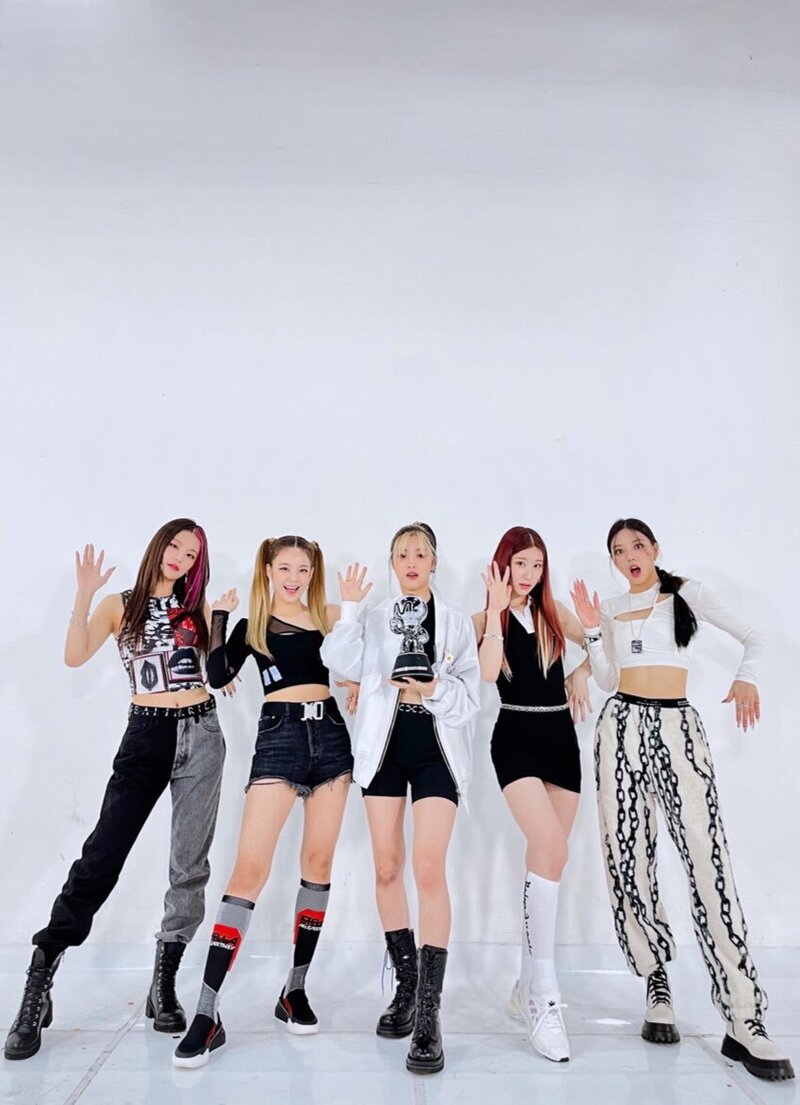 211014 ITZY SNS Update documents 2