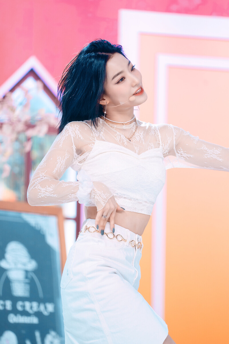 220123 fromis_9 Saerom - 'DM' at Inkigayo documents 23