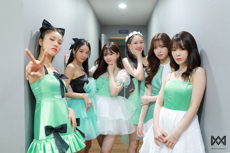 220525 WM Naver - OH MY GIRL 'Real Love' Music Shows Behind documents 8