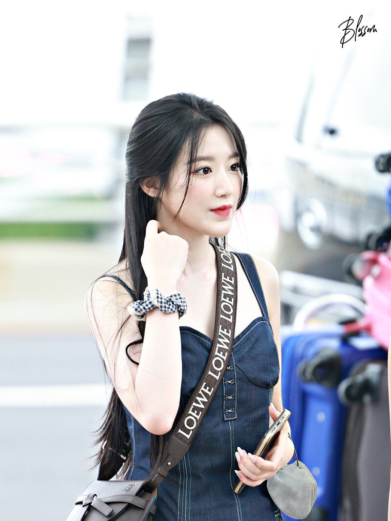 220819 (G)I-DLE Shuhua Incheon Airport Departure documents 4