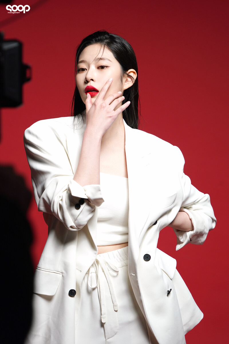 230504 SOOP Naver Post - Kim Minju - Tom Ford Photoshoot Behind documents 8