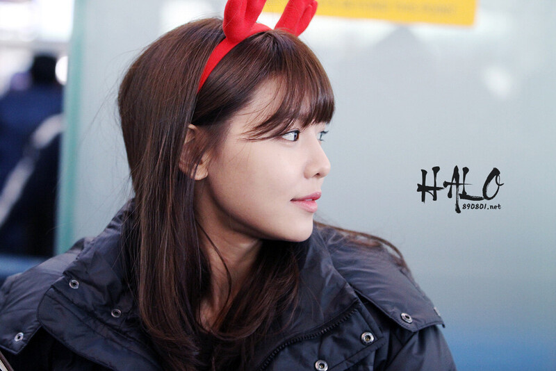 121224 Girls' Generation Sooyoung at Incheon Airport documents 1