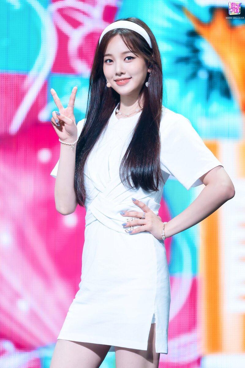 210829 Weeekly - 'Holiday Party' at Inkigayo documents 14
