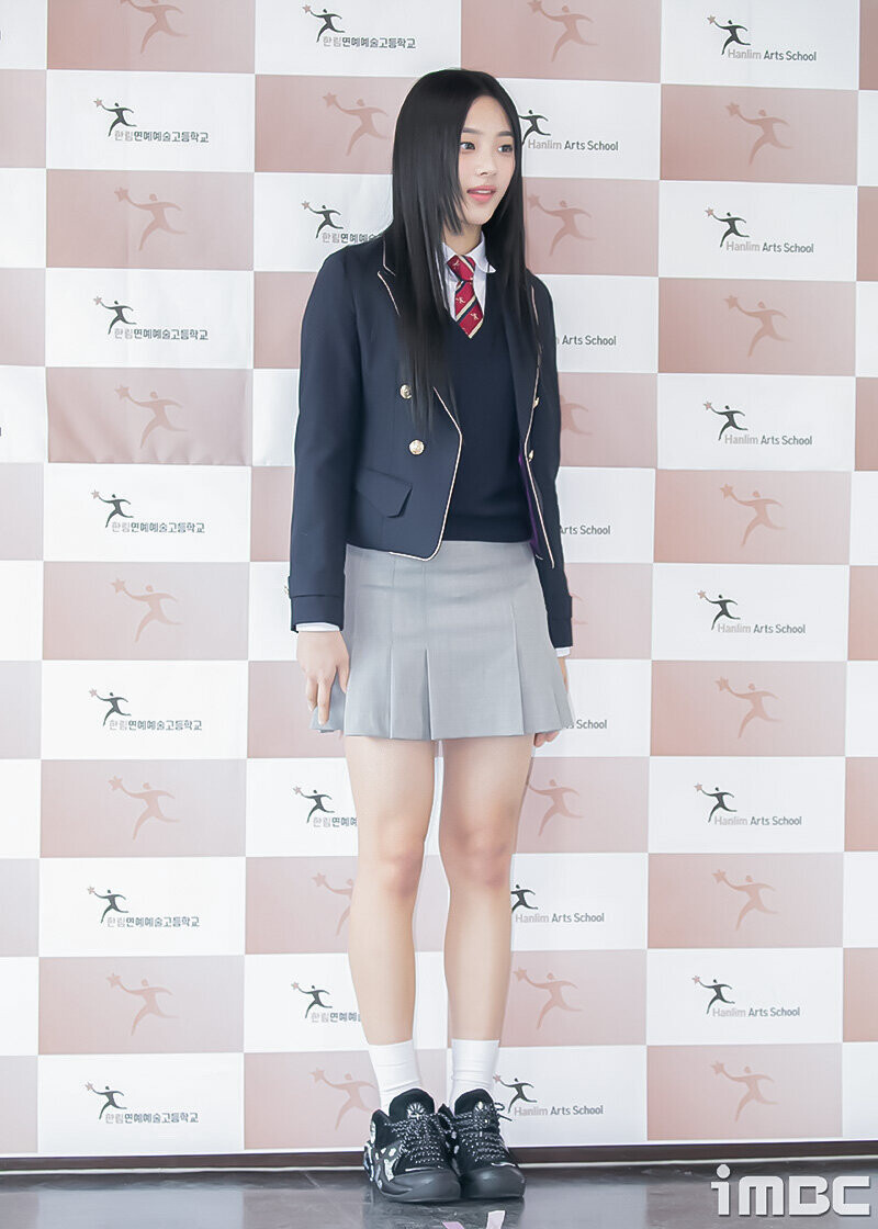 230210 NewJeans Minji - Graduation | kpopping