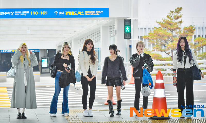 231031 EVERGLOW at Incheon International Airport documents 1