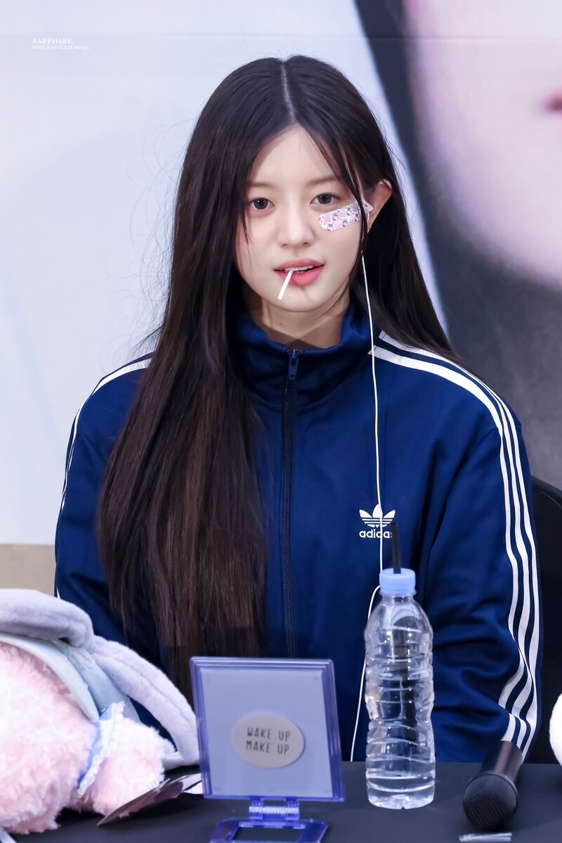 240406 ILLIT's Minju at Fansigning Event documents 3