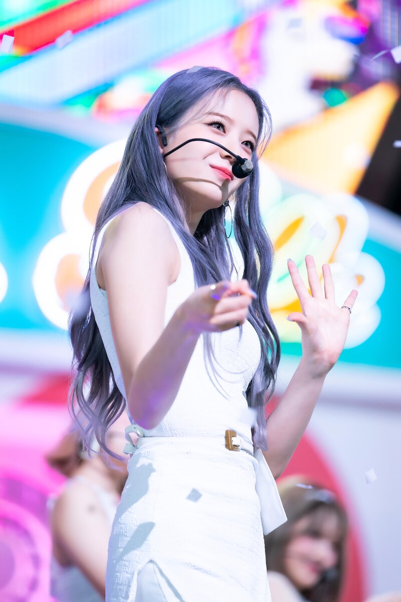 210905 fromis_9 - 'Talk & Talk' at Inkigayo documents 3