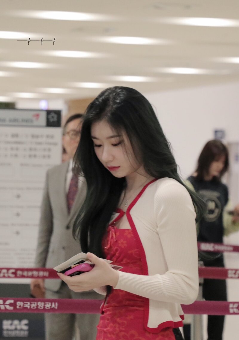 230513 ITZY Chaeryeong - Gimpo International Airport documents 19
