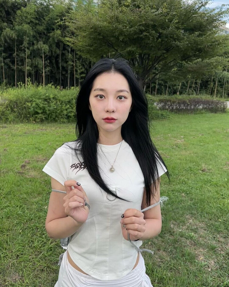 231010 YIYEON INSTAGRAM UPDATE documents 3