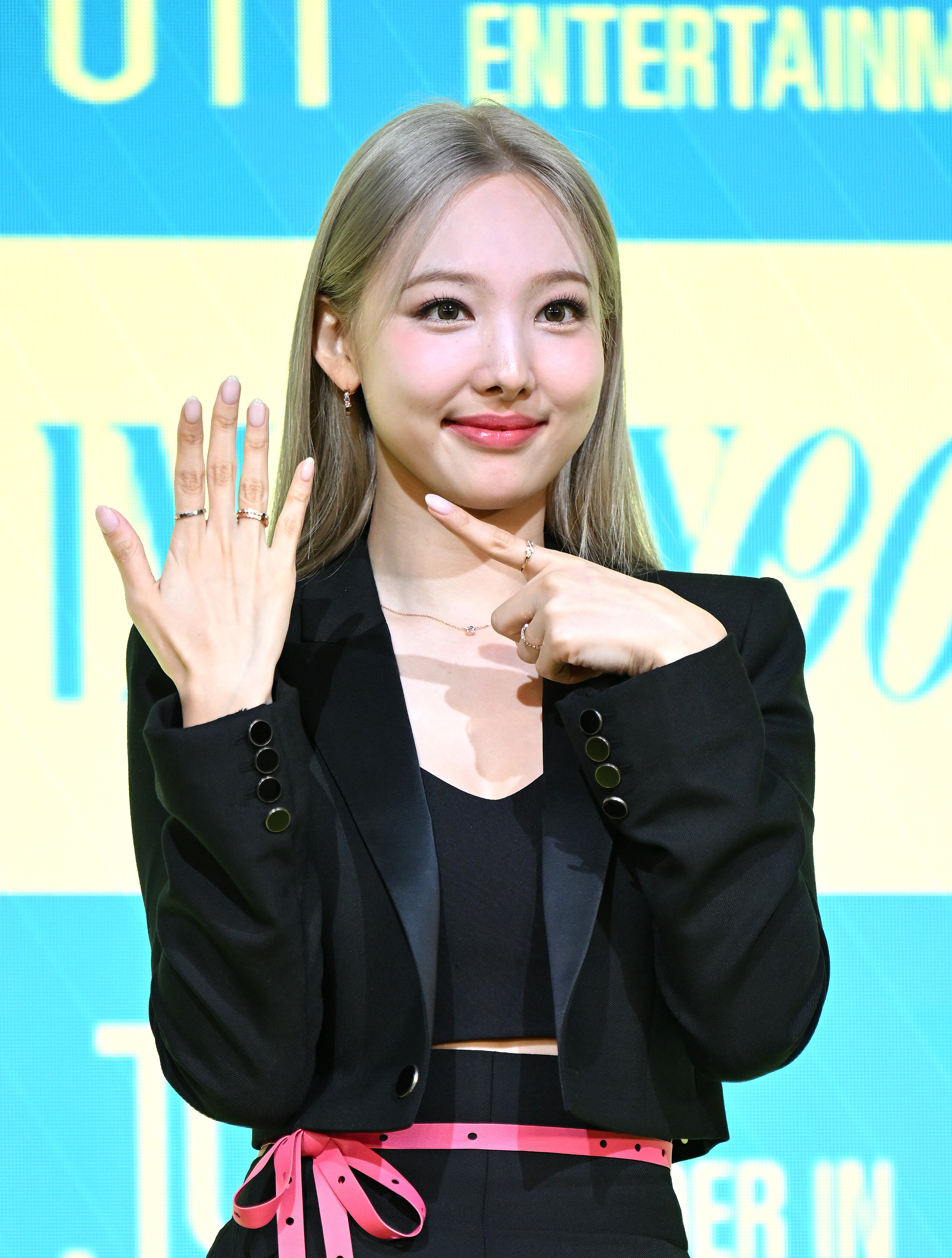 TWICE Nayeon Garners Applause for Professionalism—Here's What Happened