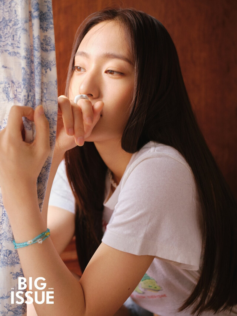 210812 H& Ent. Naver Post - Krystal's Big Issue Photoshoot Behind documents 21