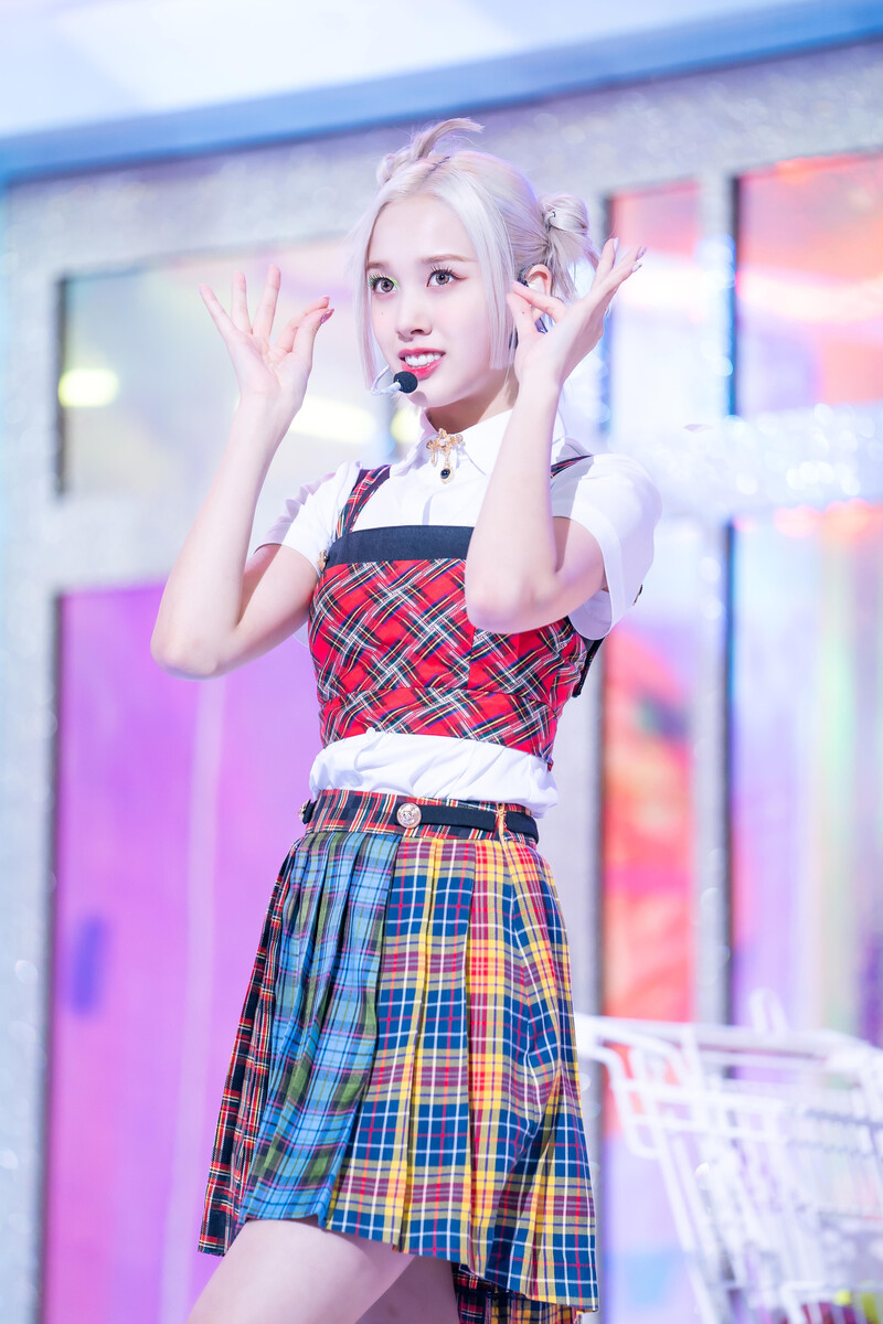 210912 STAYC - 'STEREOTYPE' at Inkigayo documents 11